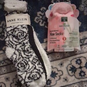 Anne Klein Black and White Patterned Slipper Socks